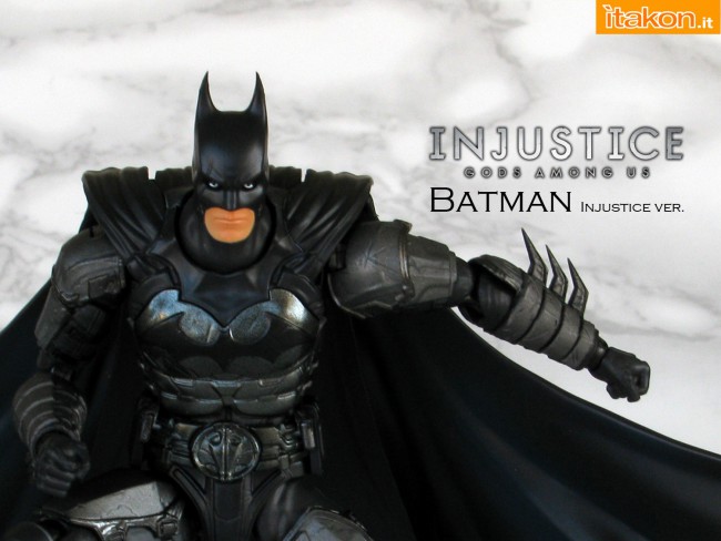 000a Batman - Injustice - SH Figuarts Bandai recensione