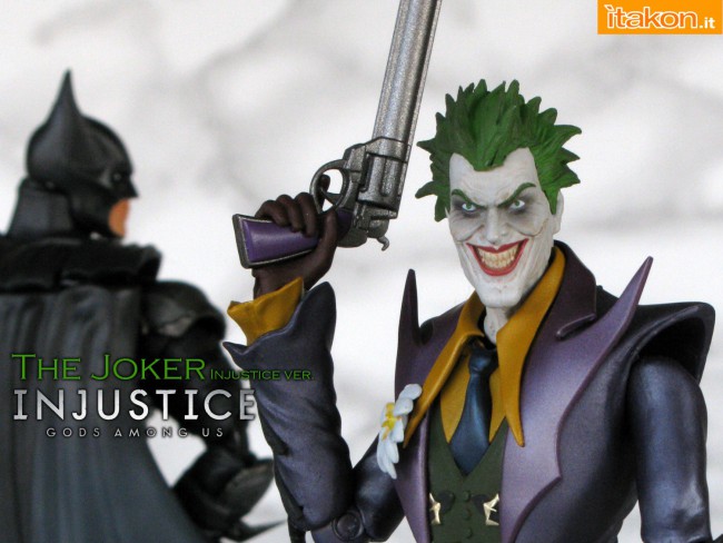 000a1 Joker - Injustice - SH Figuarts Bandai recensione