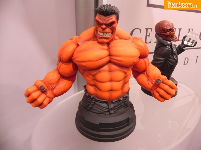 Gentle Giant: Red Hulk mini bust