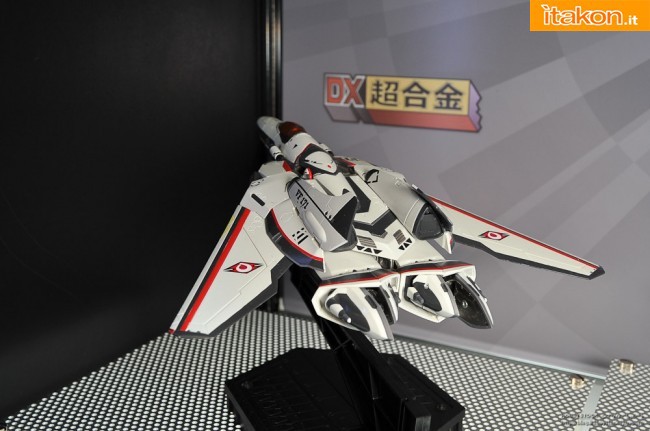 Tamashii Features Vol.3: DX Chogokin Macross F VF-171EX Nightrmare (Alto Custom) Data uscita: Giugno 2012 / Prezzo: 14000 yen