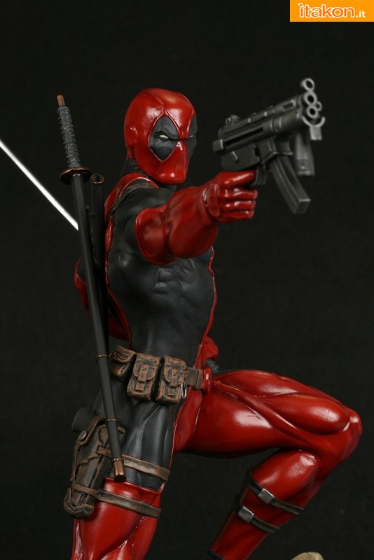 Bowen Designs: Deadpool Action Statue - In Preordine