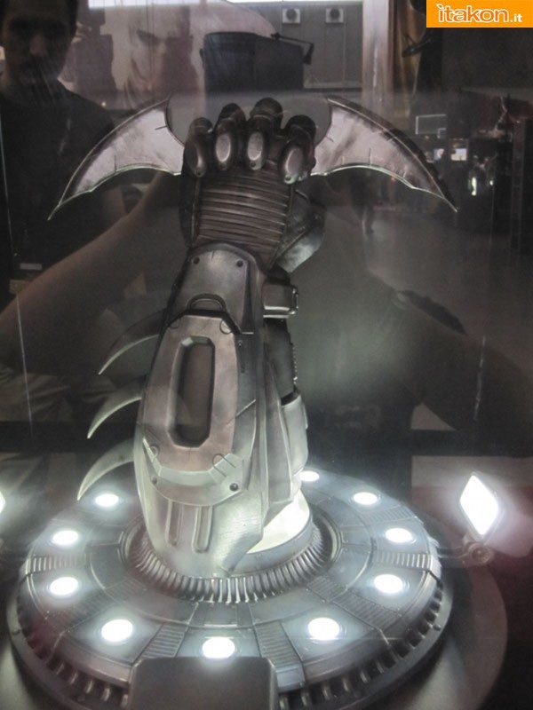 qTriForce: Batman Arkham City: The Batarang e The Riddler Trophy Full Scale Prop Replica