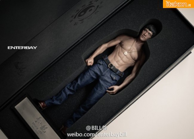 Enterbay: Bruce Lee Black Label 1:6 Scale Premium Statue - Immagini Ufficiali