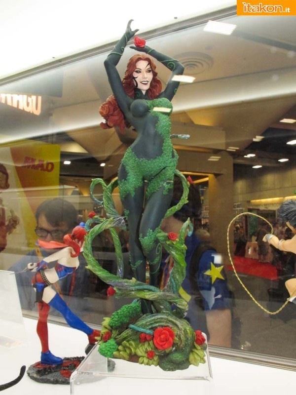 DC COMICS COVER GIRLS: POISON IVY STATUE