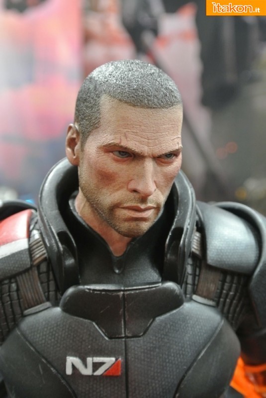 Sideshow: Mass Effect 3: Commander Shepard Premium Format Figure - Immagini Ufficiali