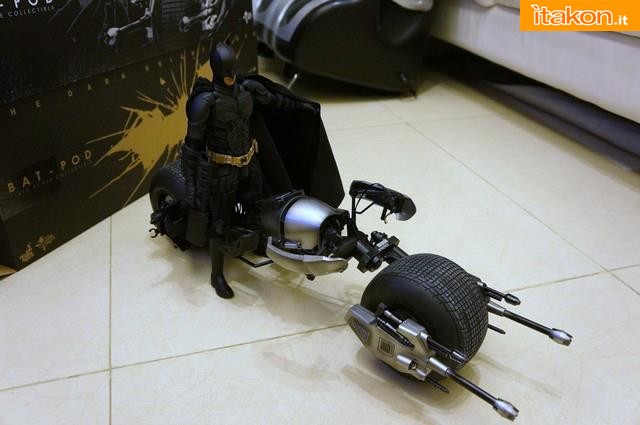 MMS-177 Bat-Pod da Hot Toys - Galleria Fotografica