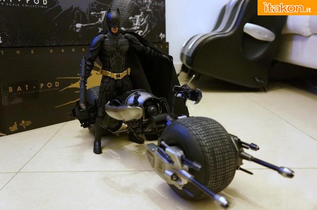 MMS-177 Bat-Pod da Hot Toys - Galleria Fotografica