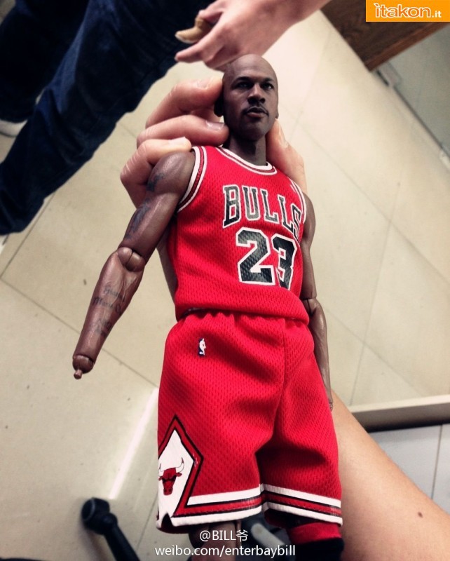 NBA Series: Michael Jordan Real Masterpiece 1/6 da Enterbbay - Nuove Immagini