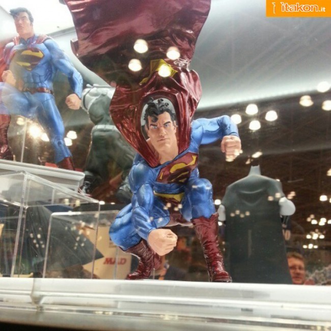 Superman By Lee Bermejo statue dalla DC Collectibles - In Preordine