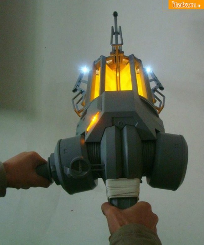 Half-Life Gravity Gun Replica 1/1 da Neca - Anteprima
