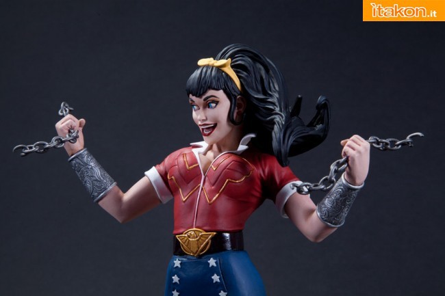 DC COMICS BOMBSHELLS: Wonder Woman e Supergirl - Prime foto ufficiali