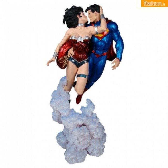 DC Collectibles: Justice League The Kiss 12" inch Statue by Jim Lee[