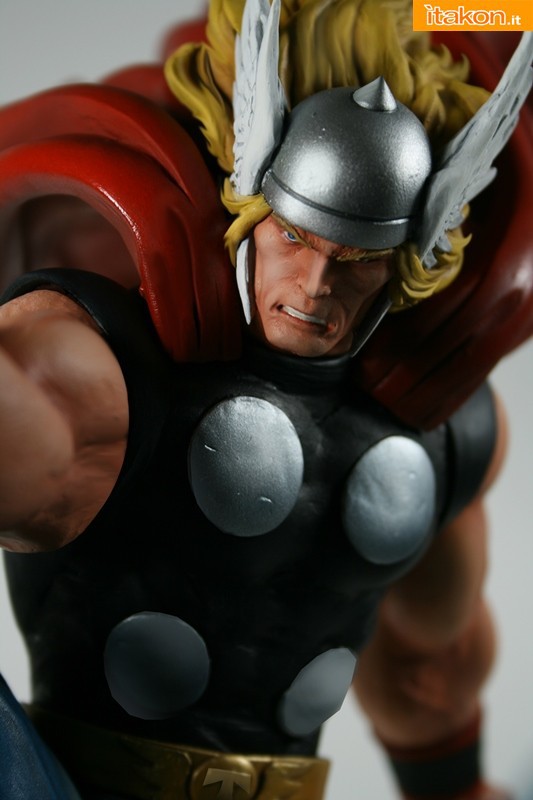 Bowen Designs: Strike Down Thor statue - In Preordine