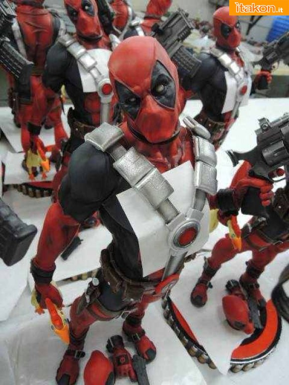 Marvel : Deadpool Premium Format Figure di Sideshow - In Produzione
