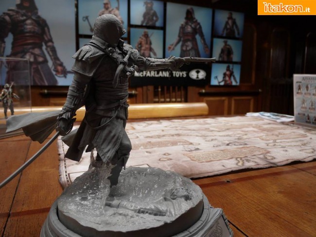 Assassin's Creed IV - Edward Kenway in resina mostrato da McFarlane Toys