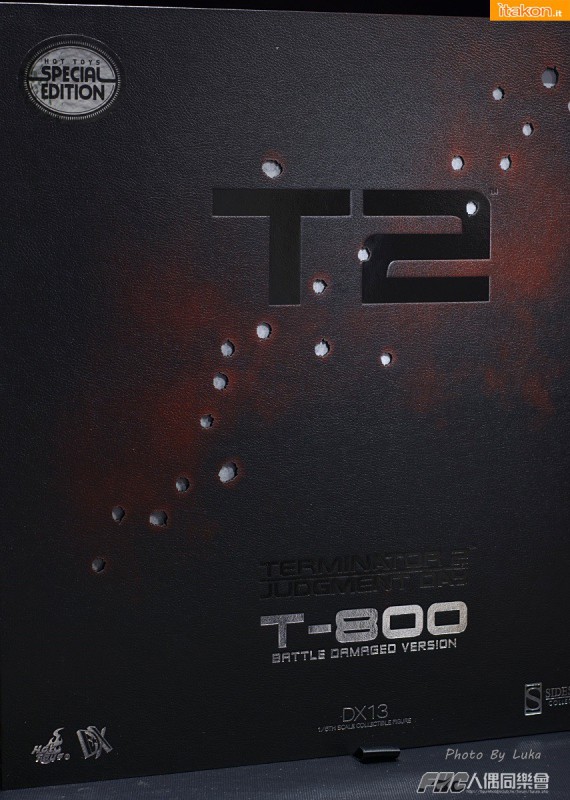 Hot Toys T-800 Battle Damage Terminator 07