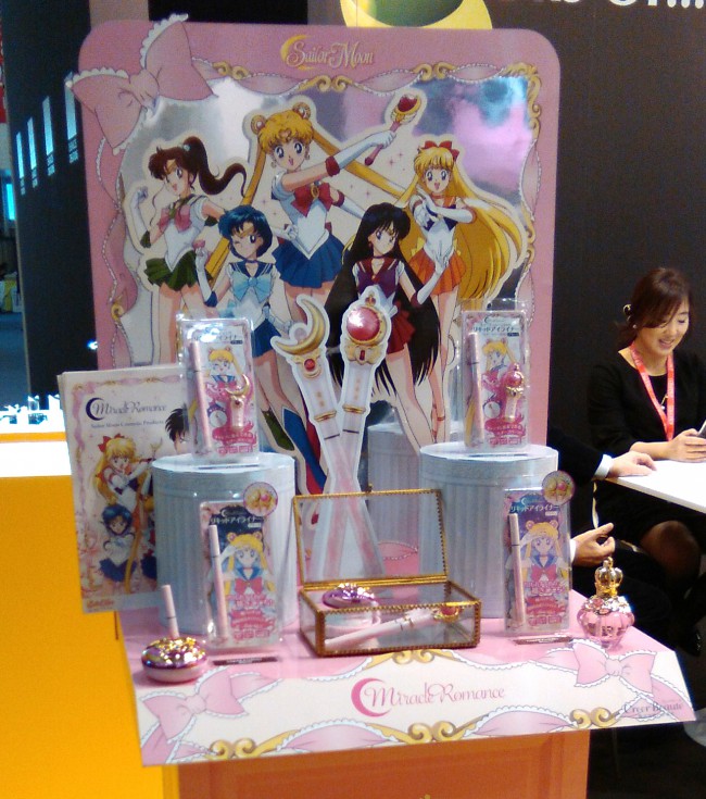 Sailor Moon al Cosmoprof 2015 di Bologna per la linea di cosmetici Bandai –