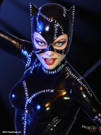 La sensuale Michelle Pfeiffer in una statua di Catwoman